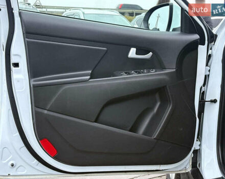 Белый Киа Sportage, объемом двигателя 2 л и пробегом 127 тыс. км за 14690 $, фото 16 на Automoto.ua