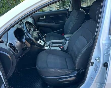 Білий Кіа Sportage, об'ємом двигуна 1.59 л та пробігом 219 тис. км за 12900 $, фото 129 на Automoto.ua