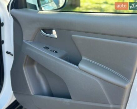 Белый Киа Sportage, объемом двигателя 2.36 л и пробегом 230 тыс. км за 11450 $, фото 28 на Automoto.ua