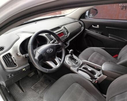 Киа Sportage 2014 в Черкассах на Automoto.ua Белый Киа Sportage, объемом двигателя 2 л и пробегом 154 тыс. км за 11900 $, фото 4 на Automoto.ua
