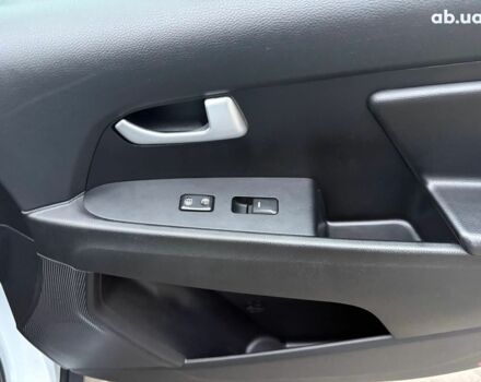 Белый Киа Sportage, объемом двигателя 2 л и пробегом 127 тыс. км за 14690 $, фото 28 на Automoto.ua