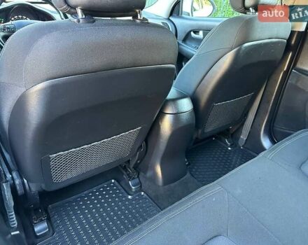 Білий Кіа Sportage, об'ємом двигуна 1.59 л та пробігом 219 тис. км за 12900 $, фото 203 на Automoto.ua