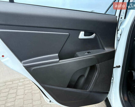 Белый Киа Sportage, объемом двигателя 2 л и пробегом 127 тыс. км за 14690 $, фото 38 на Automoto.ua