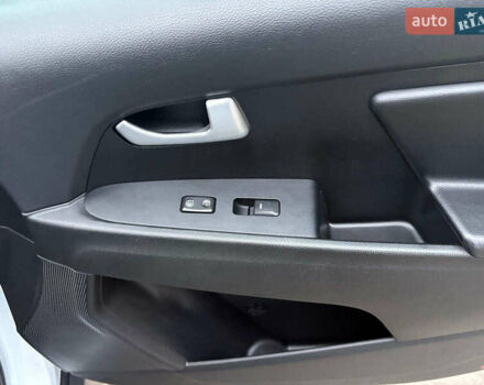 Белый Киа Sportage, объемом двигателя 2 л и пробегом 127 тыс. км за 14690 $, фото 28 на Automoto.ua