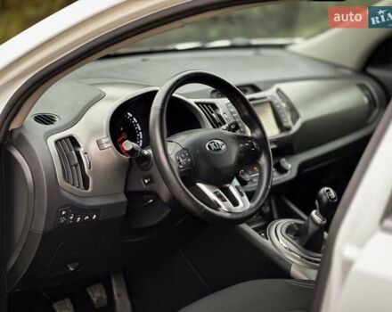 Белый Киа Sportage, объемом двигателя 1.7 л и пробегом 232 тыс. км за 14500 $, фото 6 на Automoto.ua
