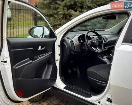 Белый Киа Sportage, объемом двигателя 1.7 л и пробегом 232 тыс. км за 14500 $, фото 4 на Automoto.ua