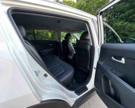 Белый Киа Sportage, объемом двигателя 2 л и пробегом 86 тыс. км за 7600 $, фото 10 на Automoto.ua