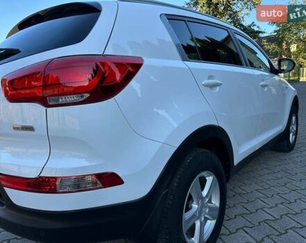 Білий Кіа Sportage, об'ємом двигуна 1.59 л та пробігом 219 тис. км за 12900 $, фото 162 на Automoto.ua