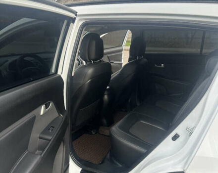 Белый Киа Sportage, объемом двигателя 2 л и пробегом 216 тыс. км за 15750 $, фото 10 на Automoto.ua