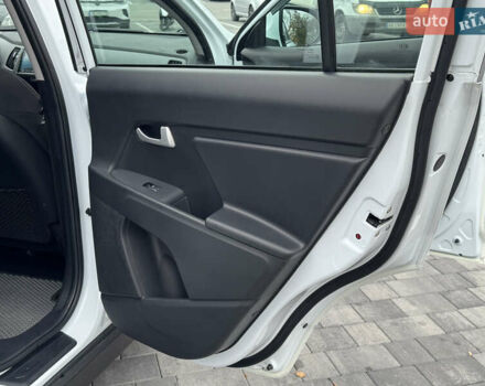 Белый Киа Sportage, объемом двигателя 1.7 л и пробегом 192 тыс. км за 13800 $, фото 58 на Automoto.ua