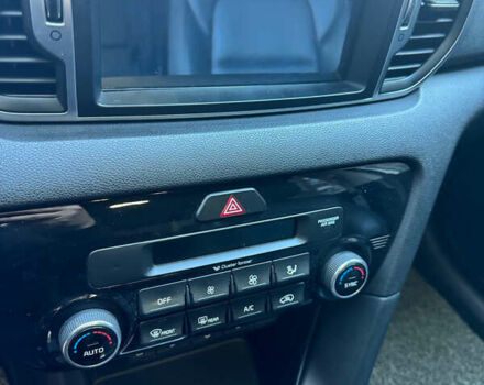 Белый Киа Sportage, объемом двигателя 2 л и пробегом 135 тыс. км за 20100 $, фото 18 на Automoto.ua