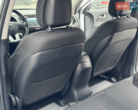 Белый Киа Sportage, объемом двигателя 1.7 л и пробегом 192 тыс. км за 13800 $, фото 51 на Automoto.ua