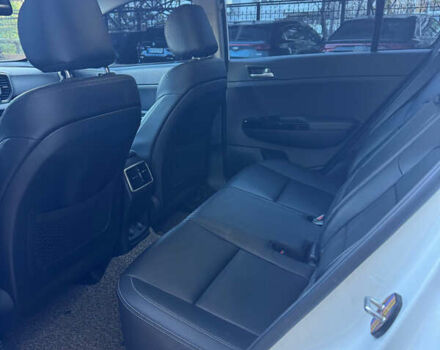 Белый Киа Sportage, объемом двигателя 2 л и пробегом 135 тыс. км за 20100 $, фото 10 на Automoto.ua