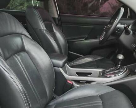 Білий Кіа Sportage, об'ємом двигуна 2 л та пробігом 211 тис. км за 15300 $, фото 24 на Automoto.ua