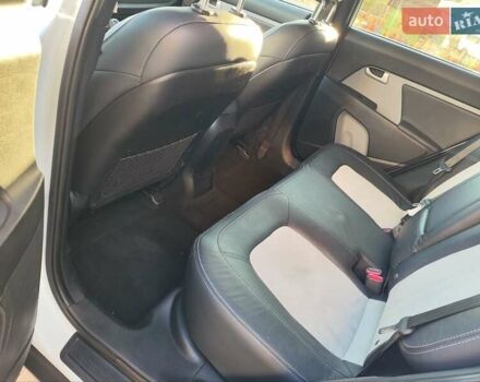 Белый Киа Sportage, объемом двигателя 1.69 л и пробегом 236 тыс. км за 14000 $, фото 2 на Automoto.ua