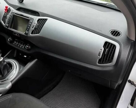 Белый Киа Sportage, объемом двигателя 1.69 л и пробегом 271 тыс. км за 15500 $, фото 6 на Automoto.ua