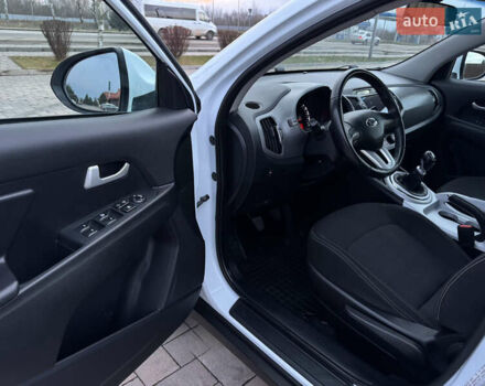 Белый Киа Sportage, объемом двигателя 1.7 л и пробегом 142 тыс. км за 14999 $, фото 27 на Automoto.ua