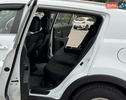 Белый Киа Sportage, объемом двигателя 1.7 л и пробегом 192 тыс. км за 13800 $, фото 63 на Automoto.ua