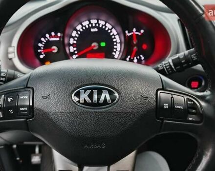 Білий Кіа Sportage, об'ємом двигуна 2 л та пробігом 211 тис. км за 15300 $, фото 44 на Automoto.ua