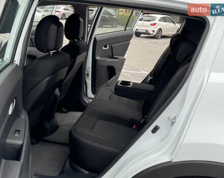 Белый Киа Sportage, объемом двигателя 1.7 л и пробегом 192 тыс. км за 13800 $, фото 62 на Automoto.ua
