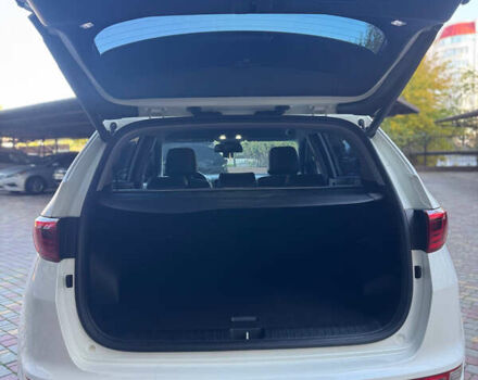 Белый Киа Sportage, объемом двигателя 2 л и пробегом 135 тыс. км за 20100 $, фото 6 на Automoto.ua