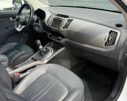 Белый Киа Sportage, объемом двигателя 1.7 л и пробегом 79 тыс. км за 5200 $, фото 4 на Automoto.ua