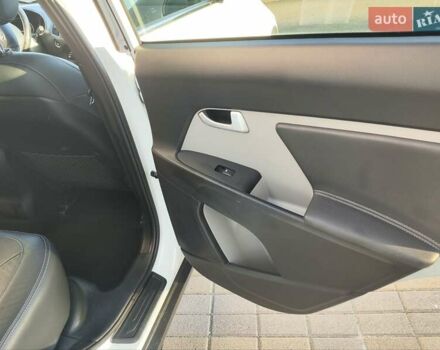 Белый Киа Sportage, объемом двигателя 1.69 л и пробегом 236 тыс. км за 14000 $, фото 10 на Automoto.ua