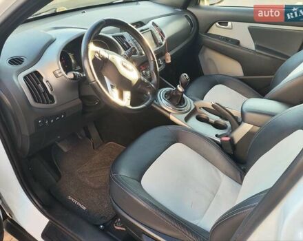 Белый Киа Sportage, объемом двигателя 1.69 л и пробегом 236 тыс. км за 14000 $, фото 3 на Automoto.ua