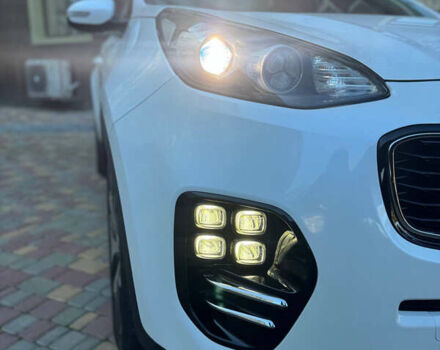 Белый Киа Sportage, объемом двигателя 2 л и пробегом 135 тыс. км за 20100 $, фото 36 на Automoto.ua