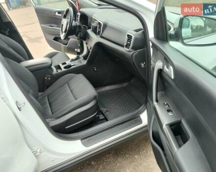 Белый Киа Sportage, объемом двигателя 2 л и пробегом 140 тыс. км за 16550 $, фото 9 на Automoto.ua