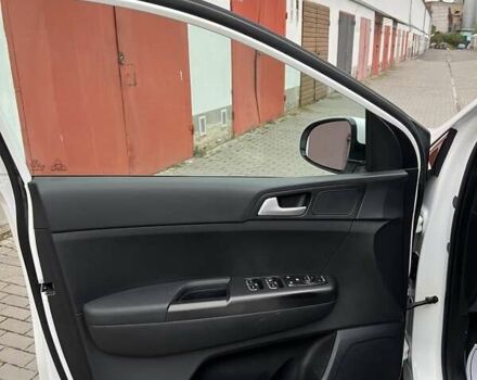 Белый Киа Sportage, объемом двигателя 1.69 л и пробегом 201 тыс. км за 14200 $, фото 6 на Automoto.ua