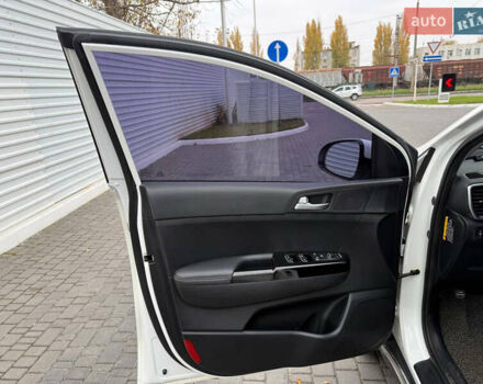 Белый Киа Sportage, объемом двигателя 2 л и пробегом 160 тыс. км за 17200 $, фото 18 на Automoto.ua