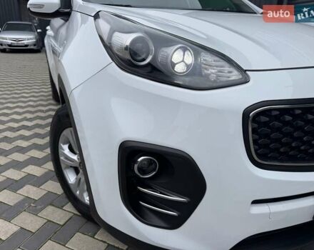 Киа Sportage 2016 в Николаеве на Automoto.ua Белый Киа Sportage, объемом двигателя 1.69 л и пробегом 130 тыс. км за 15700 $, фото 21 на Automoto.ua