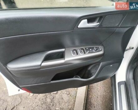 Білий Кіа Sportage, об'ємом двигуна 2 л та пробігом 97 тис. км за 15500 $, фото 20 на Automoto.ua