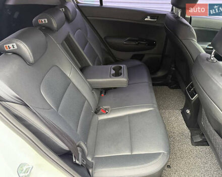 Белый Киа Sportage, объемом двигателя 2 л и пробегом 160 тыс. км за 17200 $, фото 48 на Automoto.ua