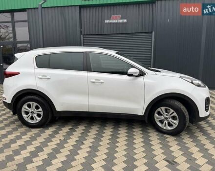 Киа Sportage 2016 в Николаеве на Automoto.ua Белый Киа Sportage, объемом двигателя 1.69 л и пробегом 130 тыс. км за 15700 $, фото 5 на Automoto.ua
