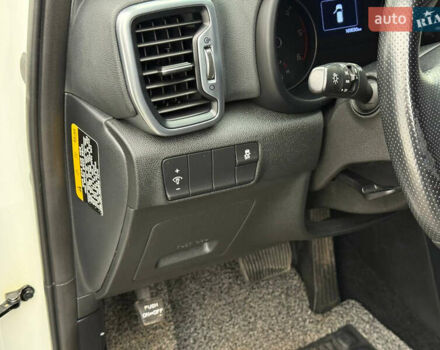 Белый Киа Sportage, объемом двигателя 2 л и пробегом 160 тыс. км за 17200 $, фото 24 на Automoto.ua
