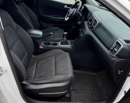 Белый Киа Sportage, объемом двигателя 1.7 л и пробегом 90 тыс. км за 335 $, фото 4 на Automoto.ua