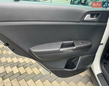 Киа Sportage 2016 в Николаеве на Automoto.ua Белый Киа Sportage, объемом двигателя 1.69 л и пробегом 130 тыс. км за 15700 $, фото 20 на Automoto.ua