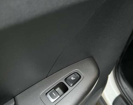 Белый Киа Sportage, объемом двигателя 1.69 л и пробегом 201 тыс. км за 14200 $, фото 10 на Automoto.ua