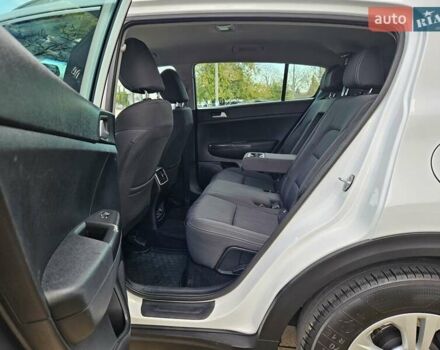 Белый Киа Sportage, объемом двигателя 1.69 л и пробегом 167 тыс. км за 15300 $, фото 35 на Automoto.ua