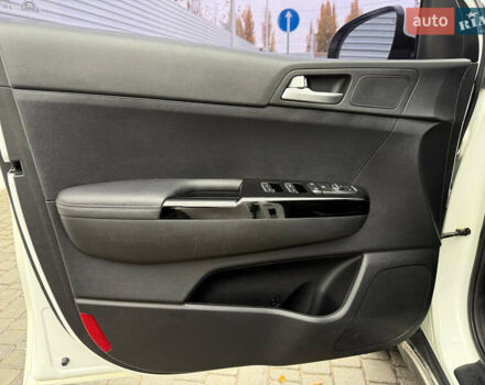 Белый Киа Sportage, объемом двигателя 2 л и пробегом 160 тыс. км за 17200 $, фото 19 на Automoto.ua