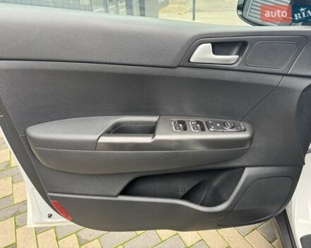 Киа Sportage 2016 в Николаеве на Automoto.ua Белый Киа Sportage, объемом двигателя 1.69 л и пробегом 130 тыс. км за 15700 $, фото 16 на Automoto.ua