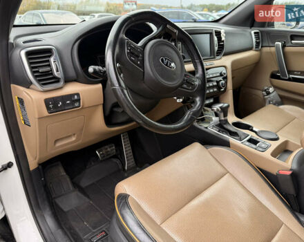 Белый Киа Sportage, объемом двигателя 2 л и пробегом 123 тыс. км за 19500 $, фото 10 на Automoto.ua
