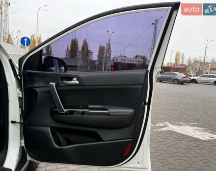 Белый Киа Sportage, объемом двигателя 2 л и пробегом 160 тыс. км за 17200 $, фото 49 на Automoto.ua