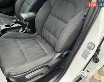 Киа Sportage 2016 в Николаеве на Automoto.ua Белый Киа Sportage, объемом двигателя 1.69 л и пробегом 130 тыс. км за 15700 $, фото 17 на Automoto.ua