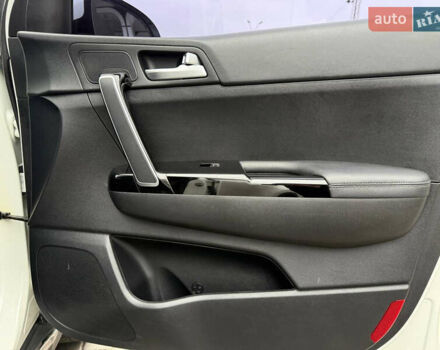 Белый Киа Sportage, объемом двигателя 2 л и пробегом 160 тыс. км за 17200 $, фото 50 на Automoto.ua