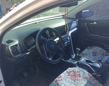 Білий Кіа Sportage, об'ємом двигуна 1.59 л та пробігом 131 тис. км за 14600 $, фото 5 на Automoto.ua