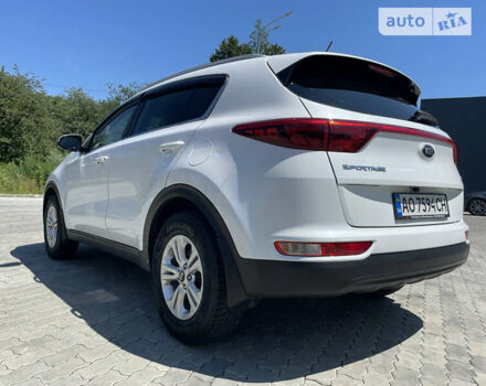 Белый Киа Sportage, объемом двигателя 1.7 л и пробегом 138 тыс. км за 16600 $, фото 5 на Automoto.ua