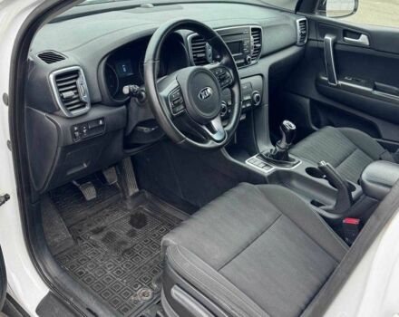 Белый Киа Sportage, объемом двигателя 1.7 л и пробегом 90 тыс. км за 335 $, фото 6 на Automoto.ua